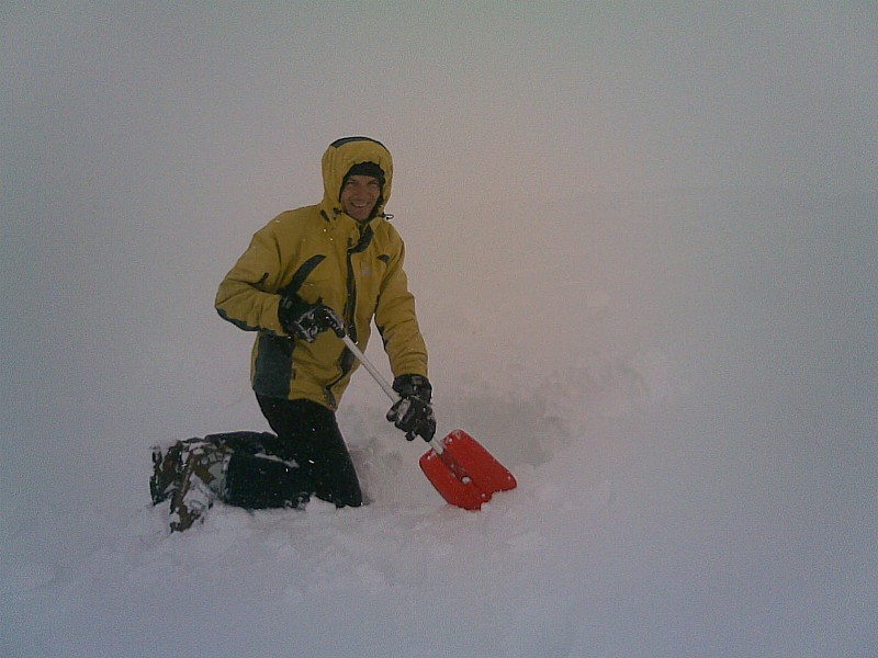 #2 Puy du Rocher : Sondage de la neige: elle est compacte. Puy du Rocher : Sondage de la neige: elle est compacte.