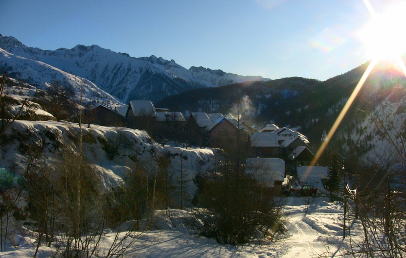 Départ tout en douceur, le soleil se lève sur St Dalmas le Selvage, 