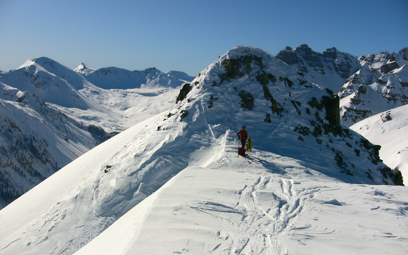 Au sommet, Fort Carra à droite et Cime de Pal toute brillante à gauche