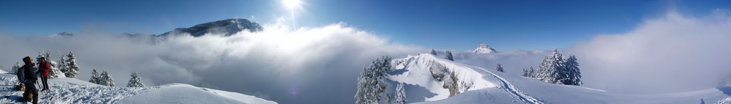 #1 Panorama : Une fenêtre entre les nuages sur la chartreuse depuis le Roc d Panorama : Une fenêtre entre les nuages sur la chartreuse depuis le Roc d'Arguille.