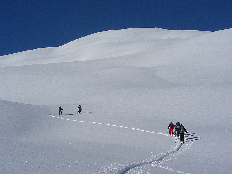 #4 Montée en vue du sommet : Merci à ceux qui tracent !!! beau programme en perspective... Montée en vue du sommet : Merci à ceux qui tracent !!! beau programme en perspective...