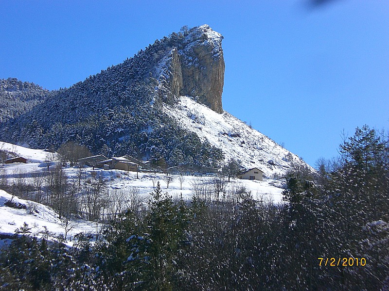 #9 Clot de Ginoux 9 : Départ enchanté de cette vallée sauvage, le rocher d Clot de Ginoux 9 : Départ enchanté de cette vallée sauvage, le rocher d'Esparon.