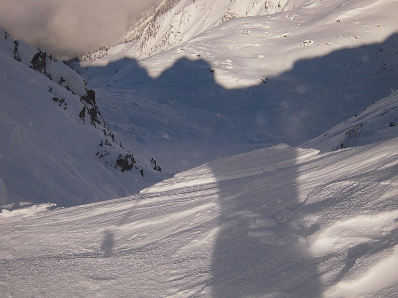 #3 Sommet du Col du Couttet : Départ corniché , face ventée , neige minée = demi tour Sommet du Col du Couttet : Départ corniché , face ventée , neige minée = demi tour