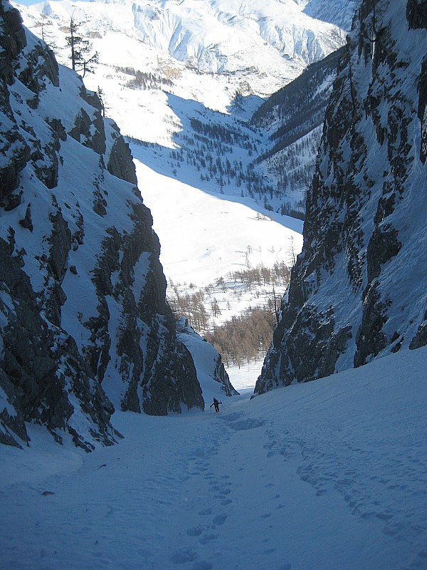 #2 Couloir raie des fesses : Olivier dans les escaliers: pas encore trop de poudre à ce niveau-là Couloir raie des fesses : Olivier dans les escaliers: pas encore trop de poudre à ce niveau-là
