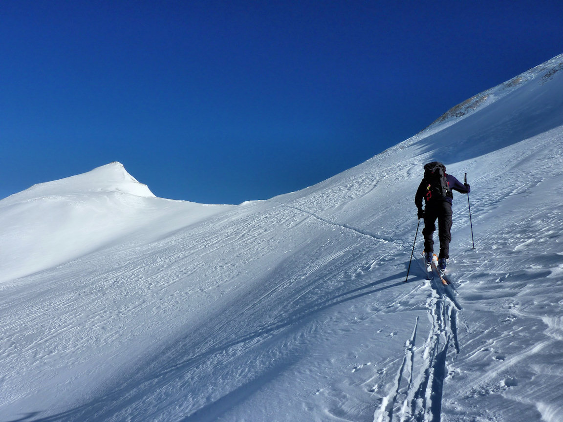 #3 Sommet en vue : Petite traversée avant d Sommet en vue : Petite traversée avant d'atteindre la croupe finale.