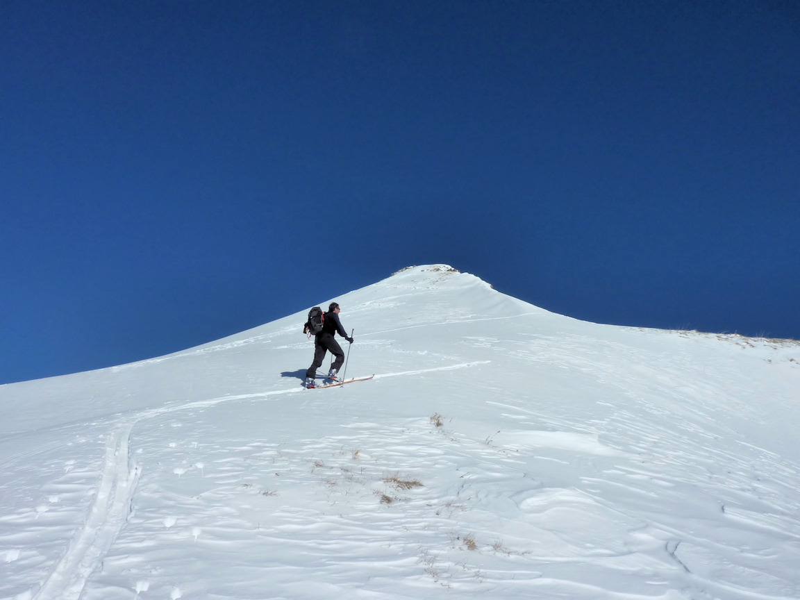 #4 Les derniers mètres : Peu de neige: ça a bien soufflé sur les crêtes. Les derniers mètres : Peu de neige: ça a bien soufflé sur les crêtes.
