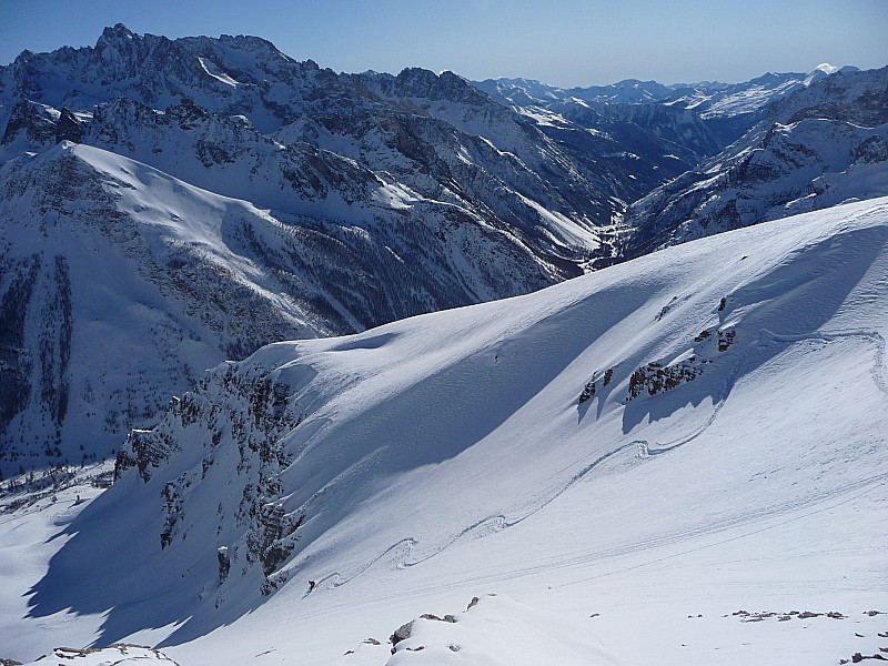 #2 La pente sous le sommet : La neige commence à s La pente sous le sommet : La neige commence à s'alourdir mais quand mêlme bien agréable.