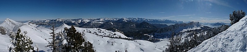 #4 Panorama : une vue très ouvertes sur ces sommets de Chartreuses. Panorama : une vue très ouvertes sur ces sommets de Chartreuses.