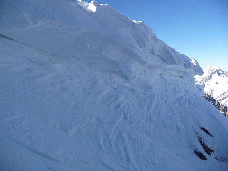 #4 col d col d'Armenaz couloir Nord : belles corniches au départ !!