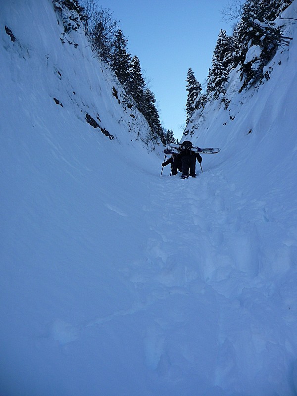 #12 col d col d'Armenaz couloir Nord : ca se raidit et se rétrécit !