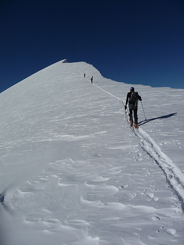 #1 col d col d'Armenaz couloir Nord : la remontée au Mont d'Armenaz avec ses belles corniches !