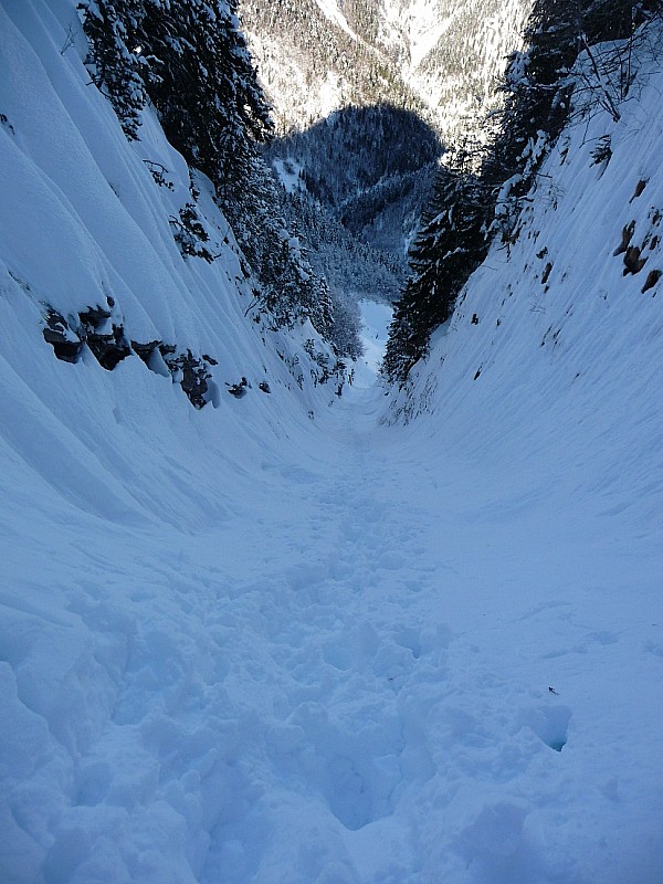 #13 col d col d'Armenaz couloir Nord : vue sur le bas