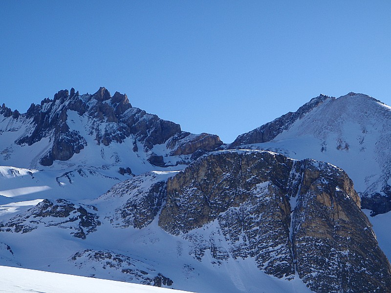 #7 objectif : on voit bien la cassure sur l objectif : on voit bien la cassure sur l'arête juste au dessus du Grand Chatelard : ce sera du mixte.