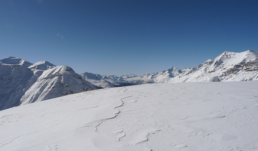 #4 Vue vers l Vue vers l'ouest : Derrière: la Dent Parrachée, les Aiguilles d'Arves, au loin des Ecrins...