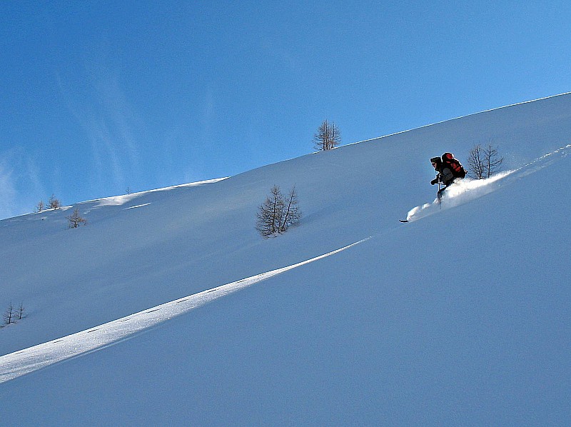 #7 Clotinaille: vers 2200m : La neige se conserve longtemps sur ce versant droit du vallon. Clotinaille: vers 2200m : La neige se conserve longtemps sur ce versant droit du vallon.