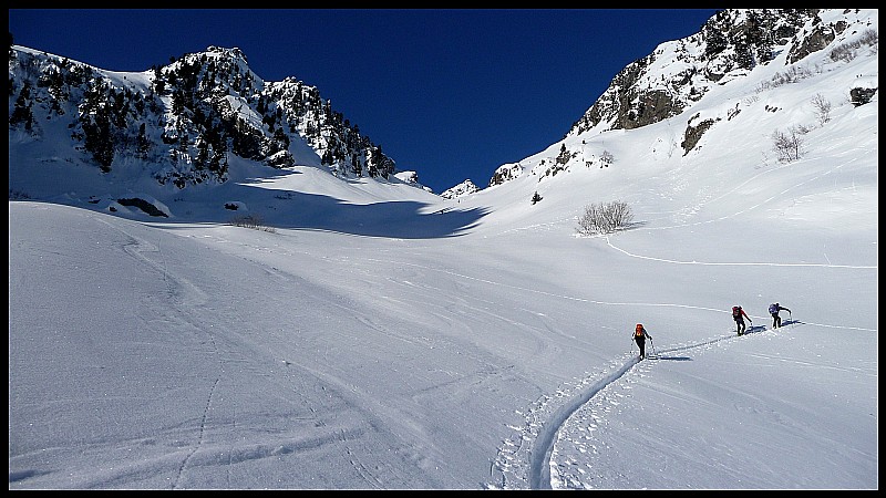 #2 Superbe poudre à tracer dans la combe ... Superbe poudre à tracer dans la combe ...