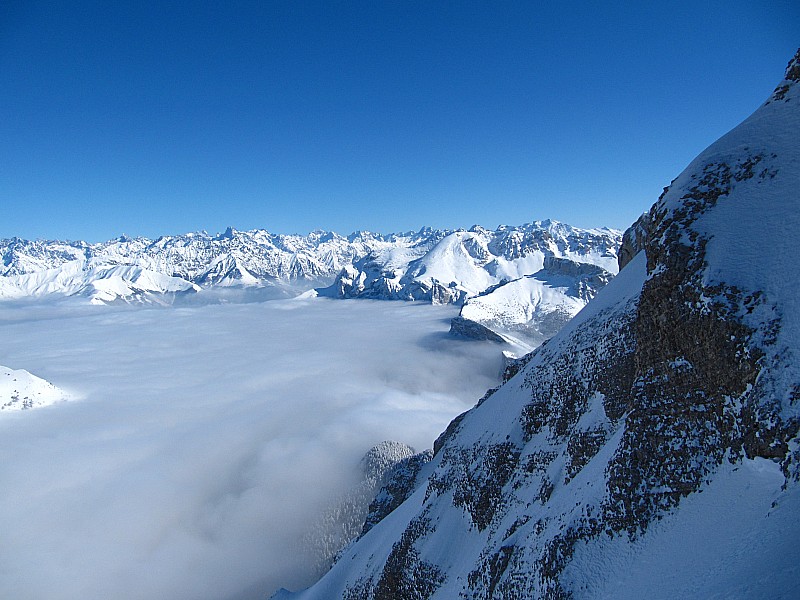 Mer de nuages : Vue vers l'Olan et les Ecrins