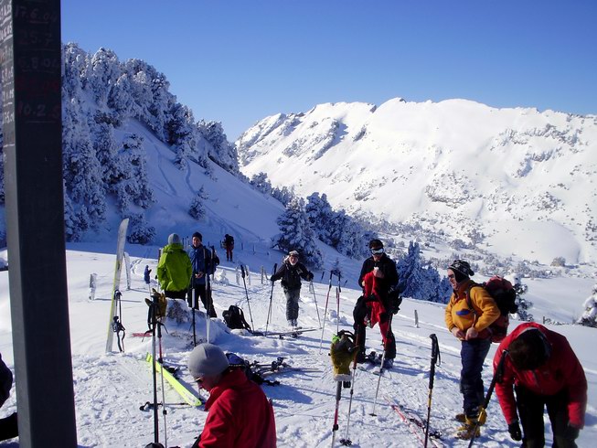 #14 La croix : Dépeautage et repeautage sont les mamelles du ski chartrousin! La croix : Dépeautage et repeautage sont les mamelles du ski chartrousin!