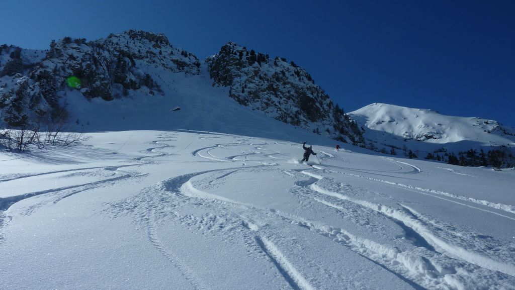#10 Couloir NE : n Couloir NE : n'y allez pas, on tout ravagé.... mais on était 8...