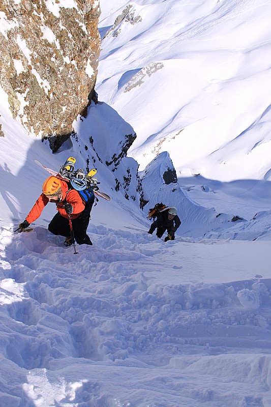#11 Les 2 surfeurs au col : Les 2 surfeurs arrivent au col Les 2 surfeurs au col : Les 2 surfeurs arrivent au col