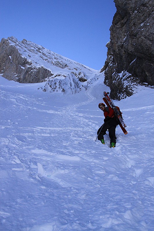 #6 Attaque du Combaz : Guillaume attaque la montée du couloir Attaque du Combaz : Guillaume attaque la montée du couloir