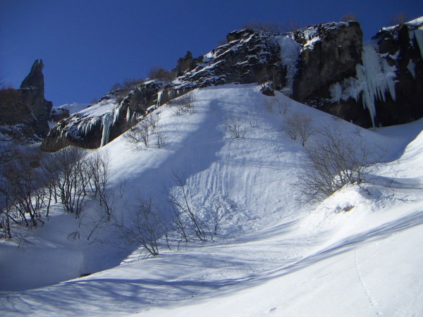 #2 Dyke du Moine : Dyke du Moine à gauche et des jolis glaçons. Chaudefour est aussi connue pour l Dyke du Moine : Dyke du Moine à gauche et des jolis glaçons. Chaudefour est aussi connue pour l'escalade et la cascade de glace