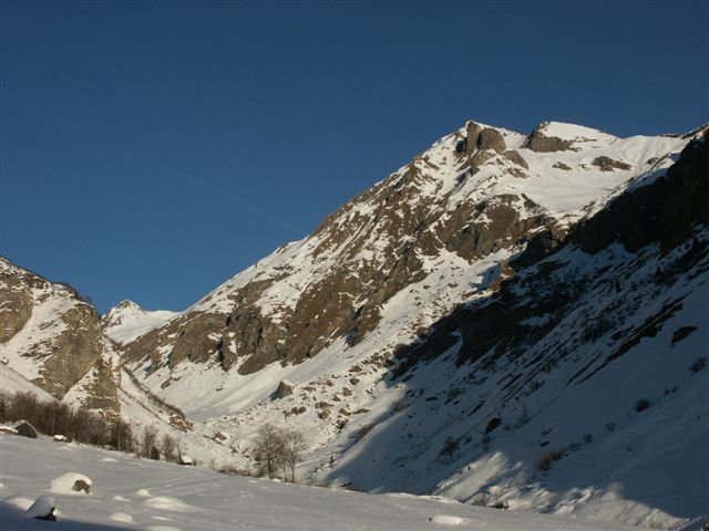 #1 Pointe de la Terrasse. : Le vallon du Charbonnet au petit matin. Pointe de la Terrasse. : Le vallon du Charbonnet au petit matin.