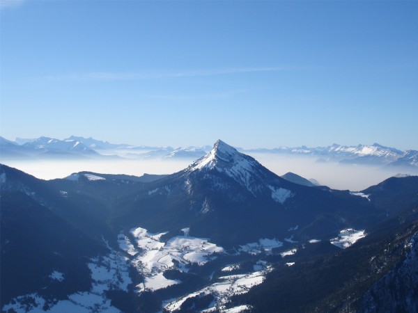 #2 Au sud : Le Chamechaude trône et la grisaille est tenace Au sud : Le Chamechaude trône et la grisaille est tenace