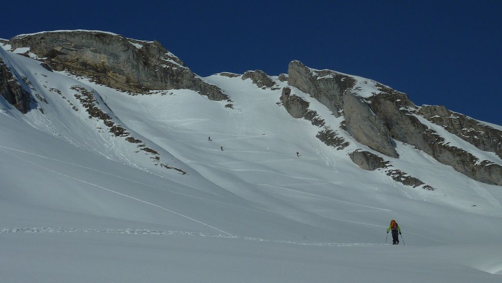 #15 Remontée : Jerome attaque la remontée plein sud. la trace est belle Remontée : Jerome attaque la remontée plein sud. la trace est belle
