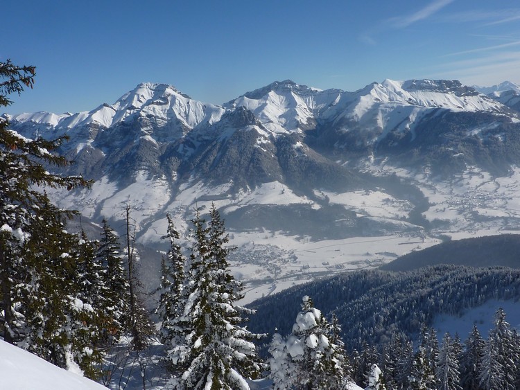 #7 Roc de Poyez : Versant NE du Roc, très beau point de vue sur l Roc de Poyez : Versant NE du Roc, très beau point de vue sur l'intérieur du massif.