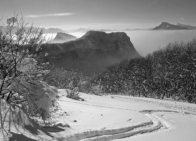 #1 rochers de chalves : rochers de l rochers de chalves : rochers de l'Eglise et Néron depuis l'Echaillon