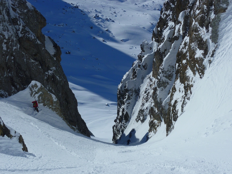 #16 Couloir W Pellard : le goulet final, en neige un peu cartonnée/croûtée Couloir W Pellard : le goulet final, en neige un peu cartonnée/croûtée