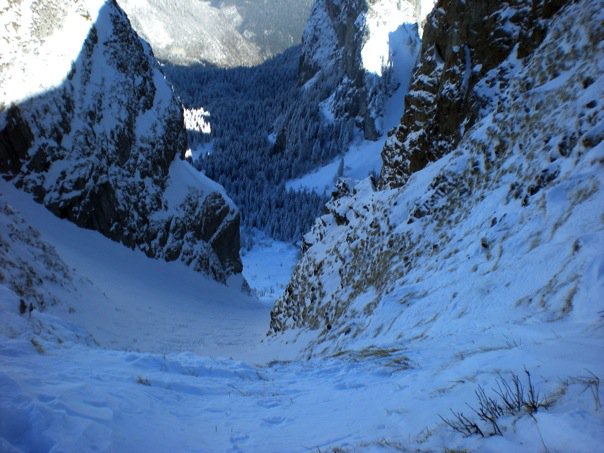 #2 Départ du couloir de Mévonne : Début manquant de neige et la suite déjà tracée. Départ du couloir de Mévonne : Début manquant de neige et la suite déjà tracée.