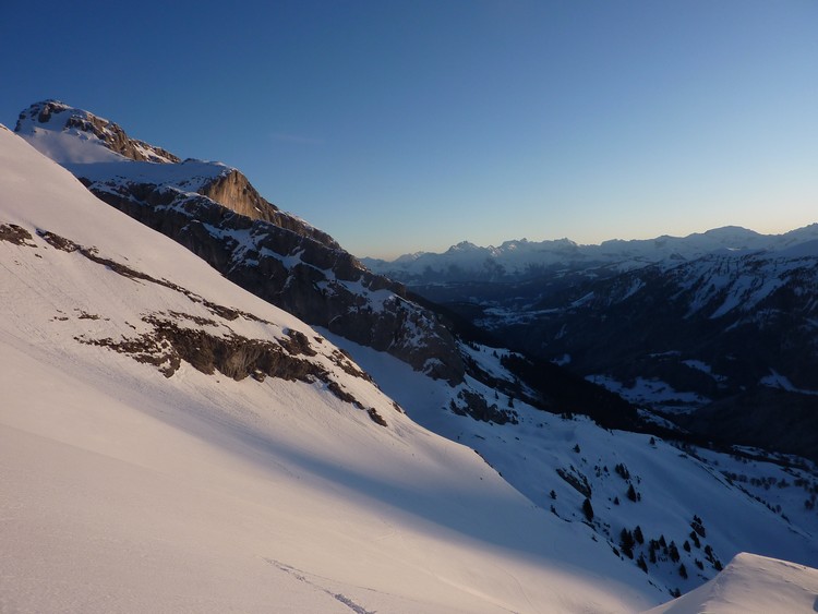 #1 Pointe Dzérat : Lever de soleil sur le Bargy. Pointe Dzérat : Lever de soleil sur le Bargy.
