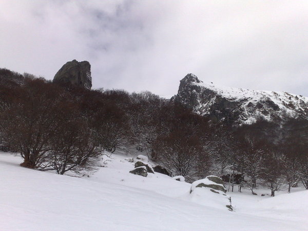 #2 dent de la Rancune : l dent de la Rancune : l'objectif est à droite (Puy des Crebasses)