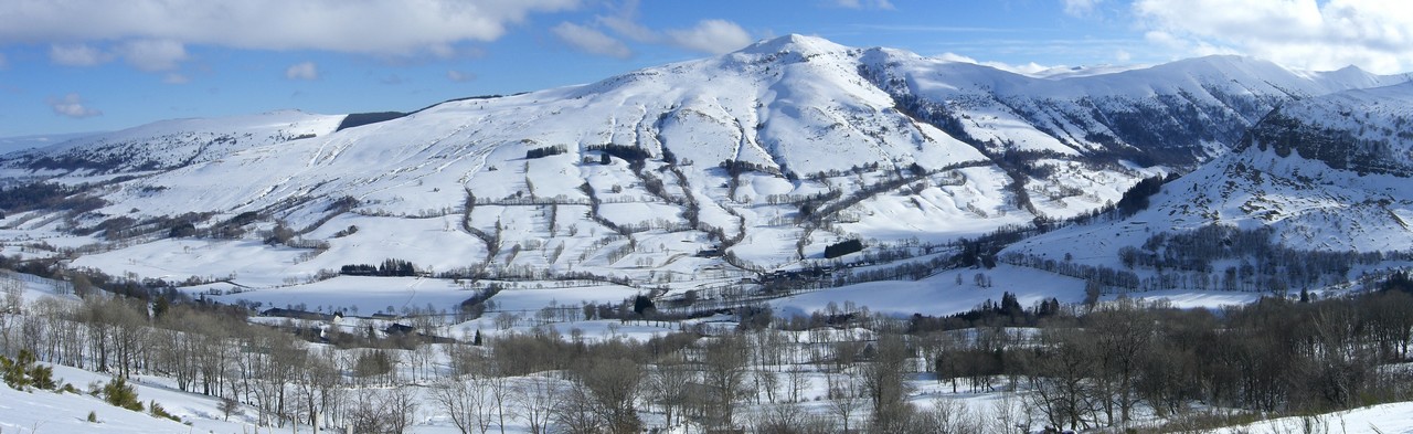 #12 Confluence : Santoire et Impradine, perspective sur les pentes nord du Puy de Sécheuse Confluence : Santoire et Impradine, perspective sur les pentes nord du Puy de Sécheuse