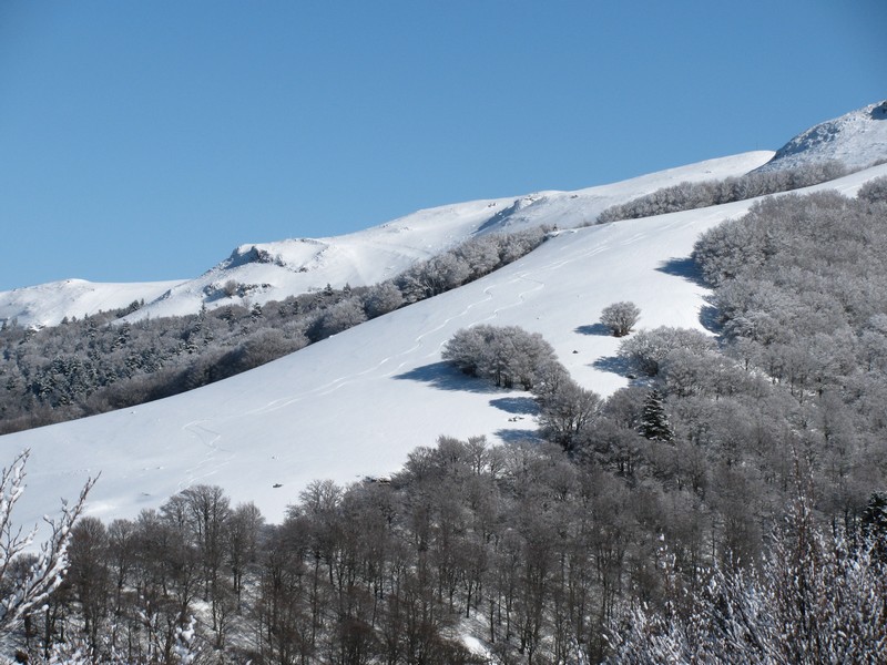 #3 Nos traces sur La Gardoune : Vue en remontant sur une autre croupe Nos traces sur La Gardoune : Vue en remontant sur une autre croupe