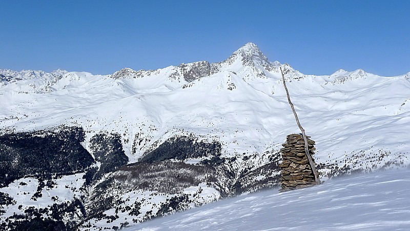 #2 Mourre Froid : Le cairn, le bâton, et le Rochebrune Mourre Froid : Le cairn, le bâton, et le Rochebrune