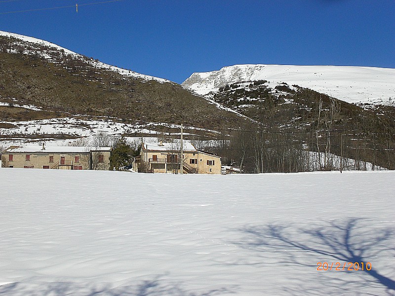 #8 Briançon : Et oui ! Il y a un Briançon (hameau) dans les Alpes de Haute Provence, au fond à droite la montagne de Jouère. Briançon : Et oui ! Il y a un Briançon (hameau) dans les Alpes de Haute Provence, au fond à droite la montagne de Jouère.