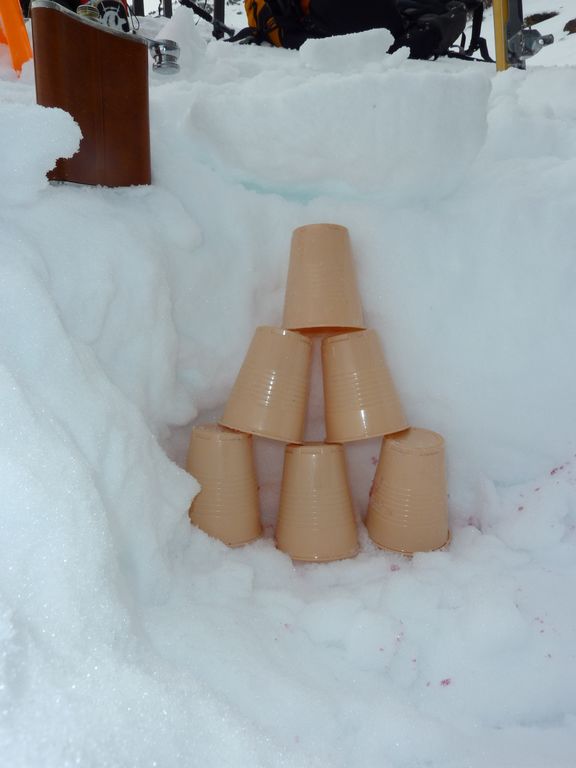 #11 Mise en garde : mefiance dans les prochains jours. sous la derniere chute de neige, 20cm de gobelets.... gaffe ! Mise en garde : mefiance dans les prochains jours. sous la derniere chute de neige, 20cm de gobelets.... gaffe !