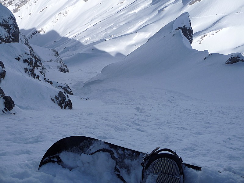 #9 combaz : vue après la traversée :çà va être bon!! on remarque aussi la grosse coulée qui n combaz : vue après la traversée :çà va être bon!! on remarque aussi la grosse coulée qui n'y était pas en montant.