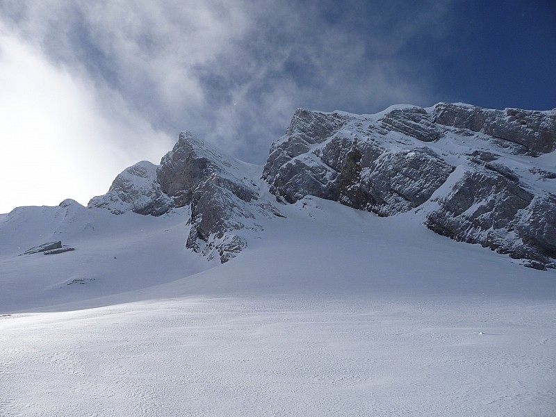 #1 combaz : au pied du couloir :pas une trace combaz : au pied du couloir :pas une trace
