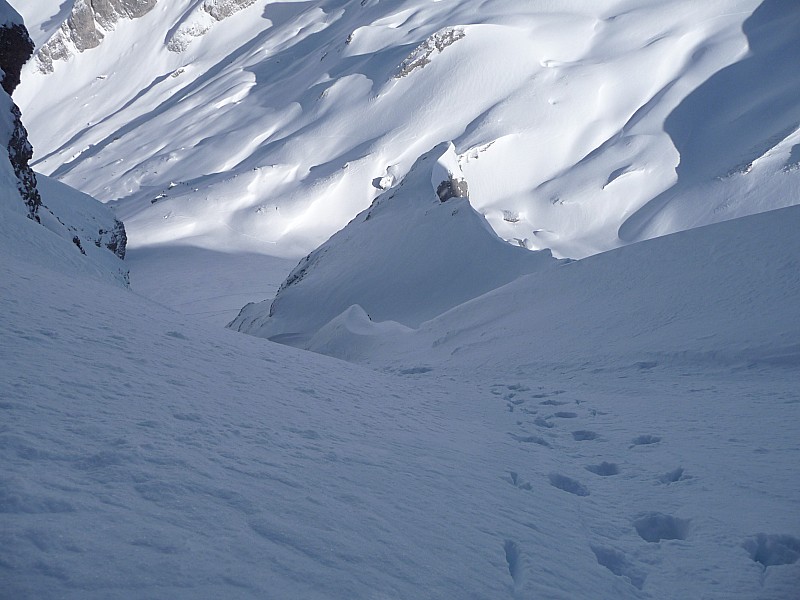 #7 combaz : dans la partie haute du couloir , sous le col combaz : dans la partie haute du couloir , sous le col