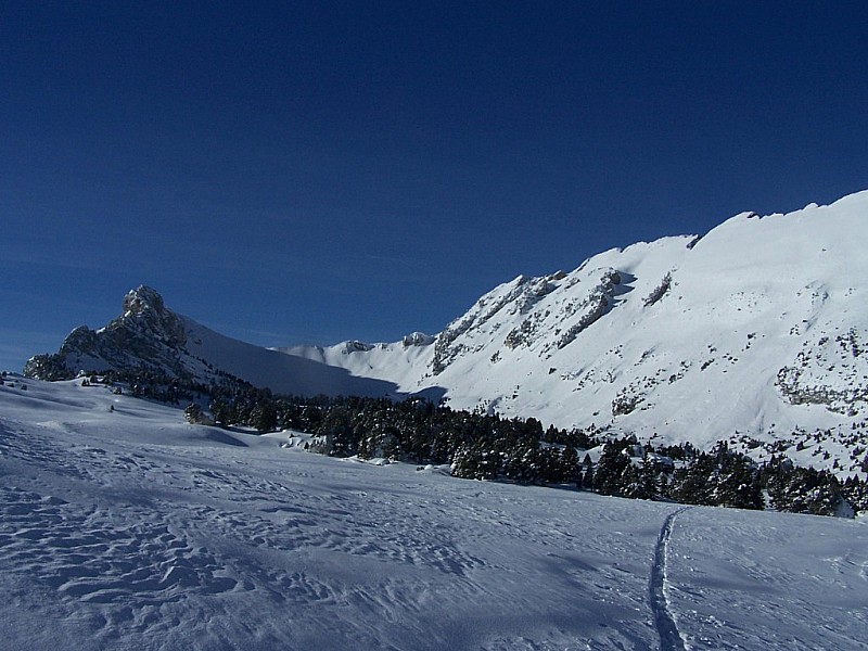 #5 Lance de Malissard : Dans le vallon de Marcieu, le dome et le col de Bellefond, et la face Est des lances de Malissards. Lance de Malissard : Dans le vallon de Marcieu, le dome et le col de Bellefond, et la face Est des lances de Malissards.