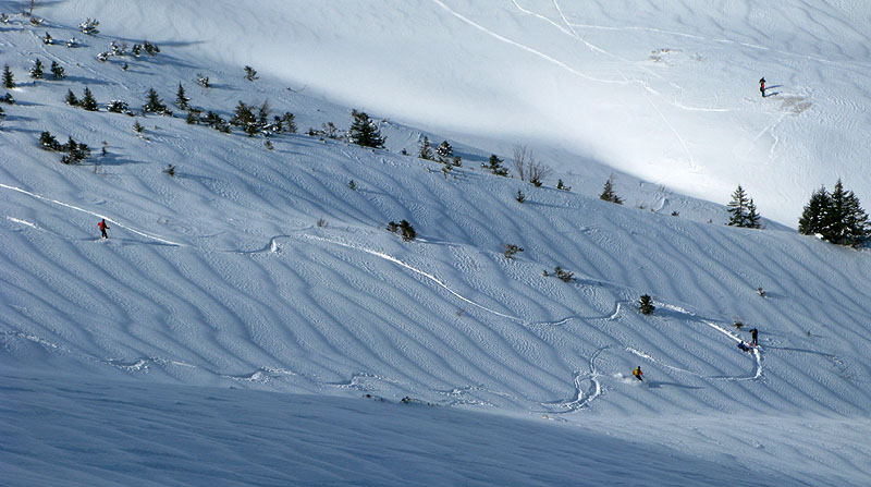 Vaguelettes éoliennes : Steph et Did skient mieux que nous, ils ont laissé de belles traces.
