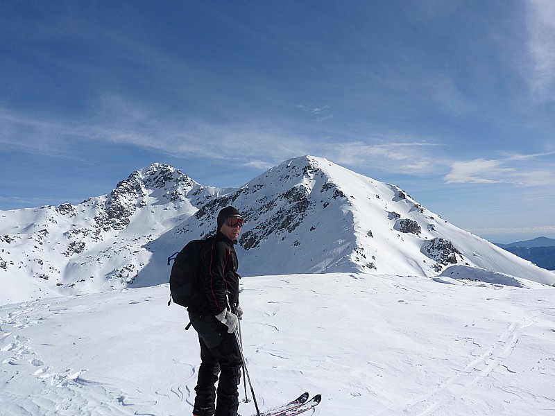 Le sommet : Avec le Capelet Supérieur (à droite) et la Cime du Diable (à gauche).