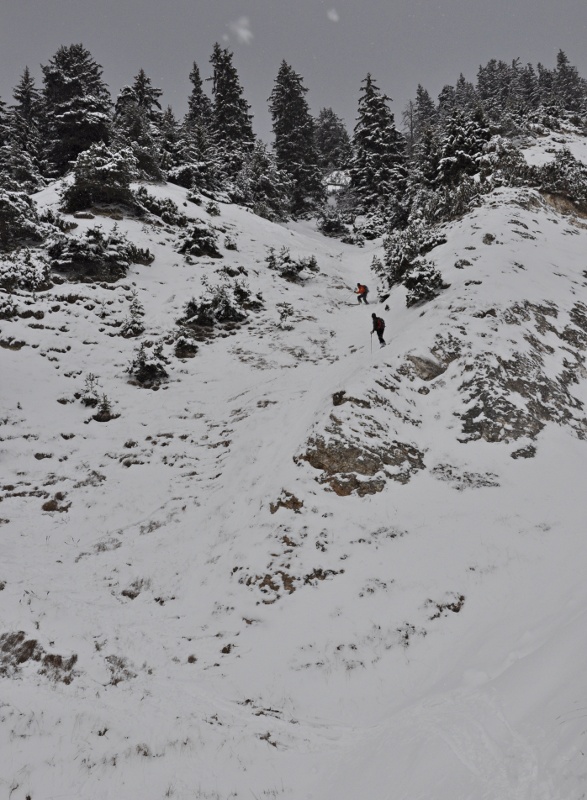 #12 Combe du chargeur : Sur le bas, ça manque un peu de neige, surtout après un passage avec des gros skis! Combe du chargeur : Sur le bas, ça manque un peu de neige, surtout après un passage avec des gros skis!
