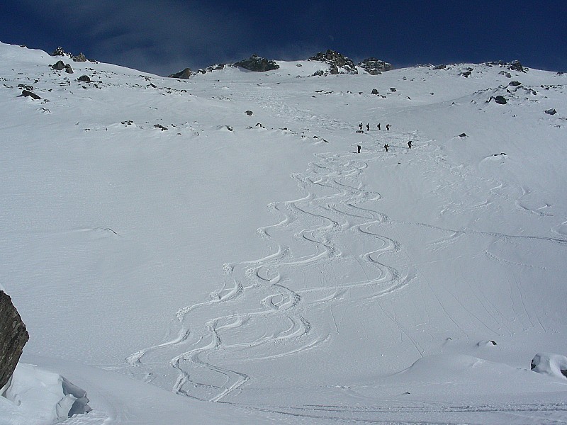 #9 Descente : Très bonne neige, mais pas stable - on reste dans le creux du vallon Descente : Très bonne neige, mais pas stable - on reste dans le creux du vallon