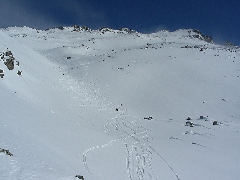 #10 Descente : idem... avec le sommet en toile de fond Descente : idem... avec le sommet en toile de fond
