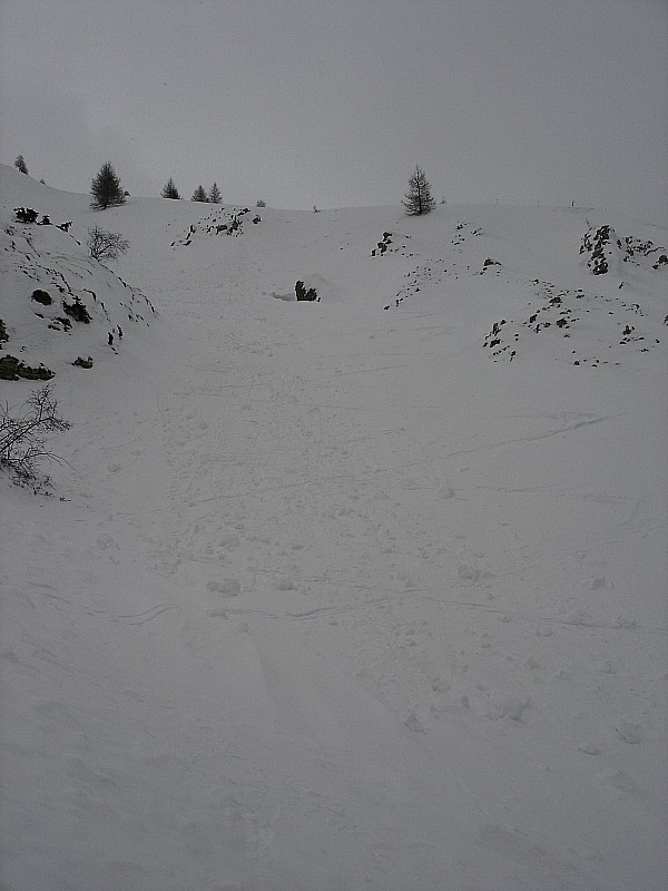 Traces de montée et descente : Dans le bas du couloir ouest